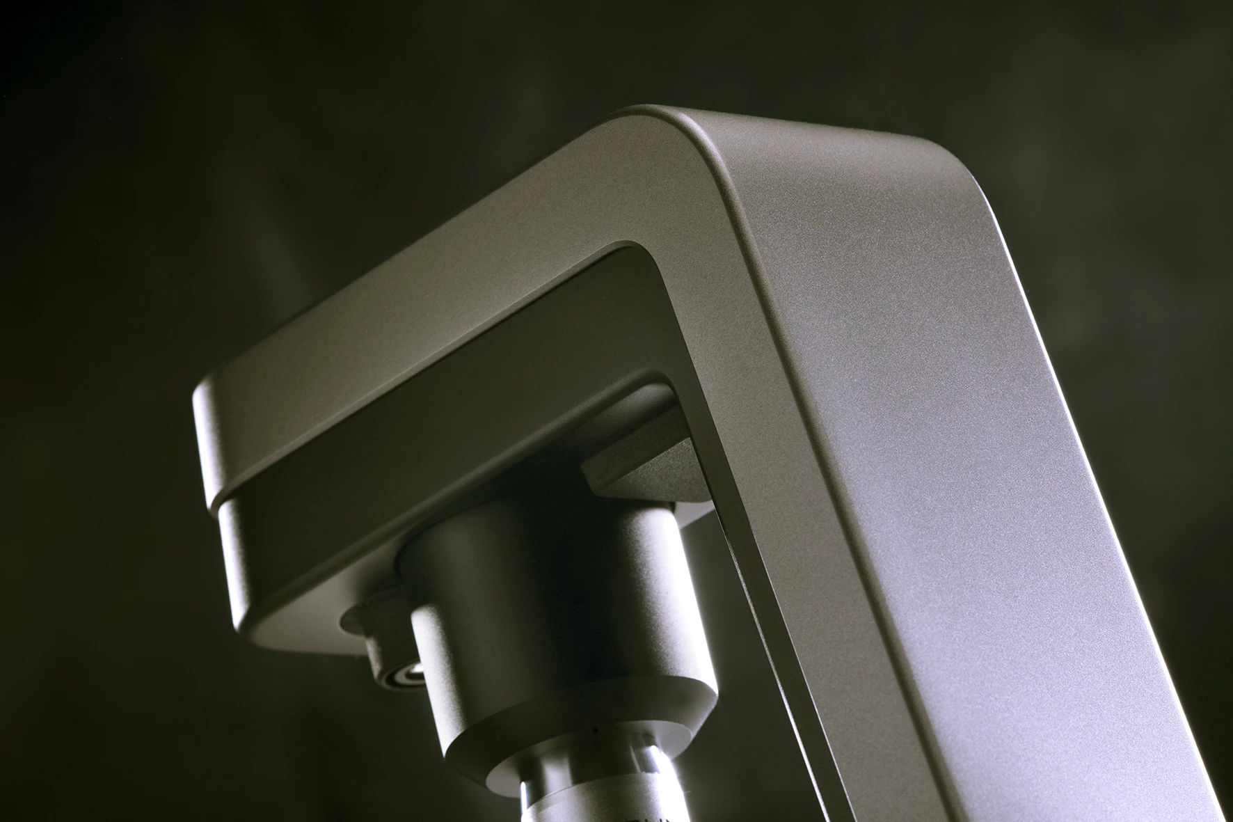 Grundium Ocus40 microscope scanner's arm